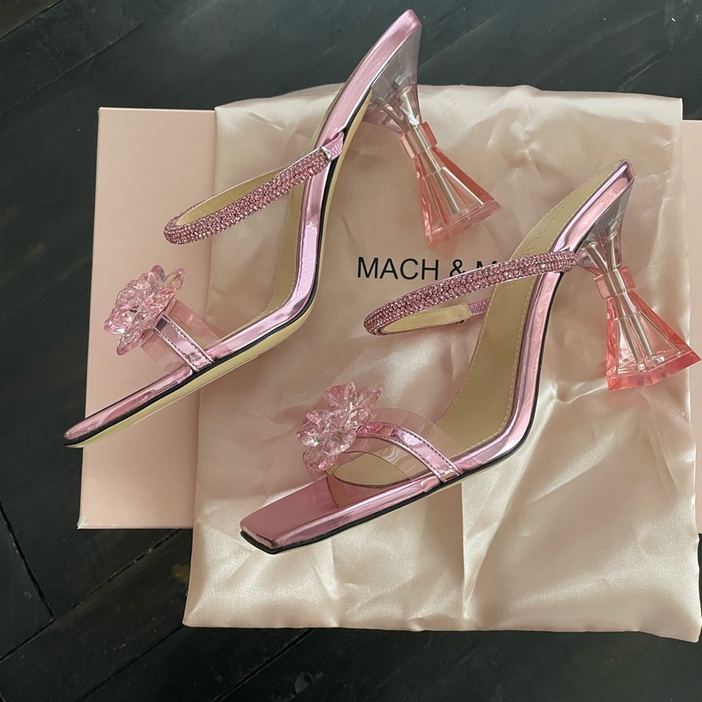 New Crystal Flower Slide Sandal
MACH & MACH size 38.5